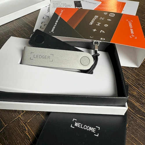 Ledger硬件钱包装饰图